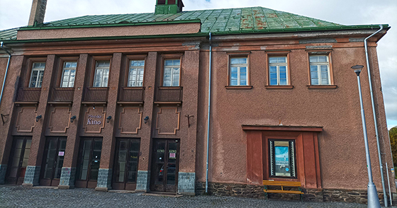 Kino na divadlo a divadlo na kino