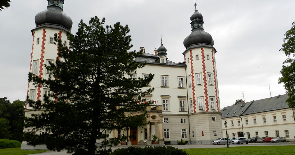 Příběhy houslí „Red Strad 1720“ směřují k Vrchlabí