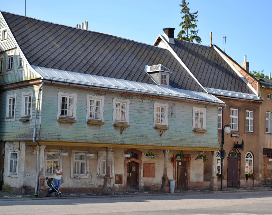 Roubenka čp. 210 ve Vrchlabí získává hezčí tvář