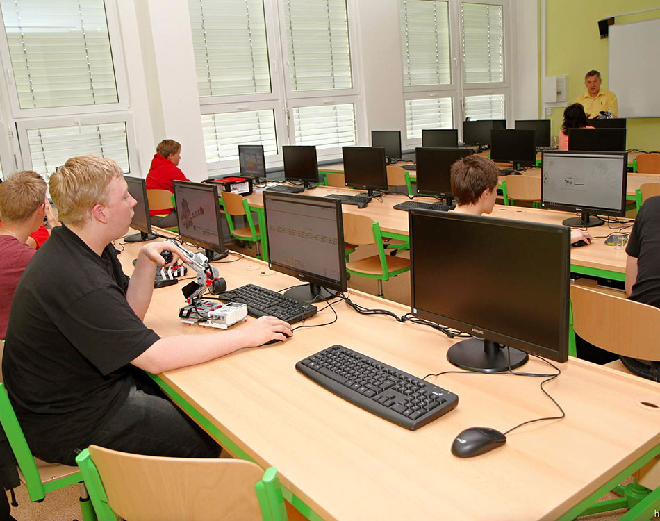 ZŠ ŠKOLNÍ VRCHLABÍ zprovoznila novou učebnu robotiky